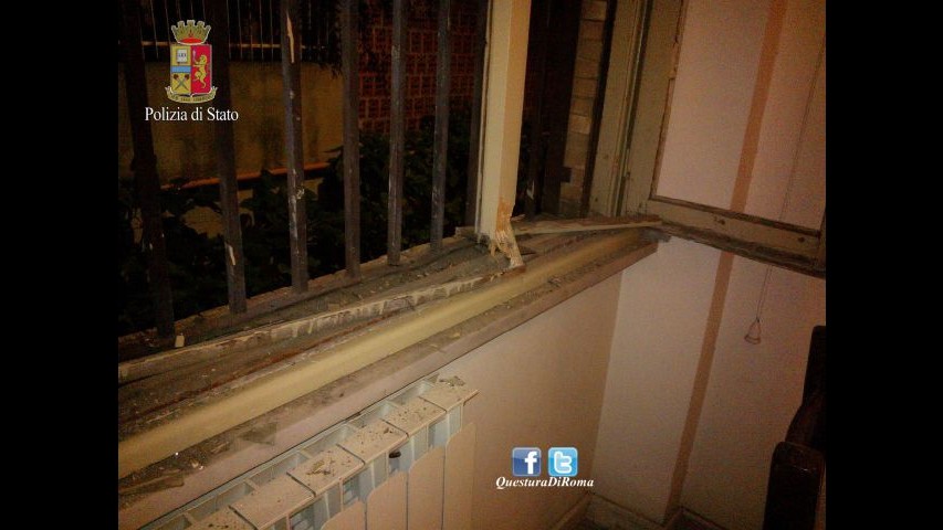 Roma, fanno esplodere bomba in chiesa e si vantano al bar: 6 denunce