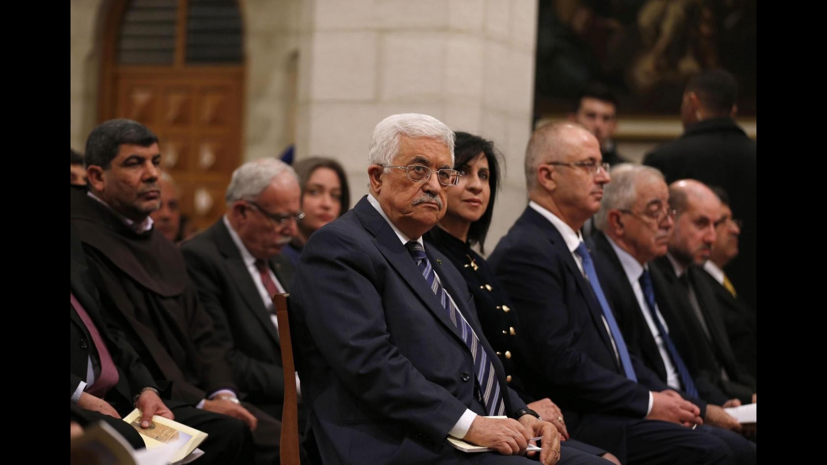 Abbas firma per adesione Palestina a Cpi e trattati internazionali