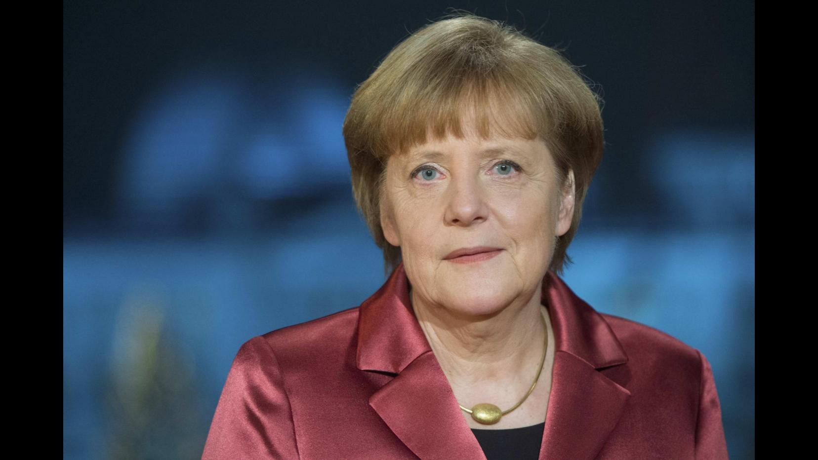 Germania, Merkel: Accoglieremo rifiugiati, no a movimento anti islam