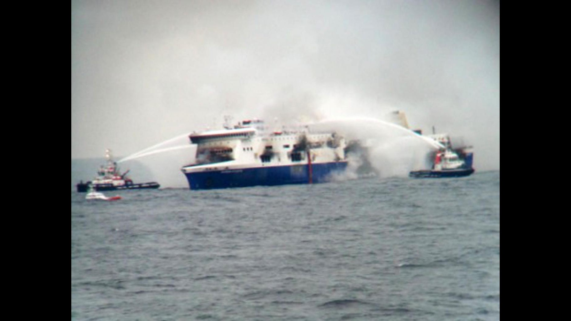 Incendio traghetto, procuratore Bari: Due salme disperse in mare
