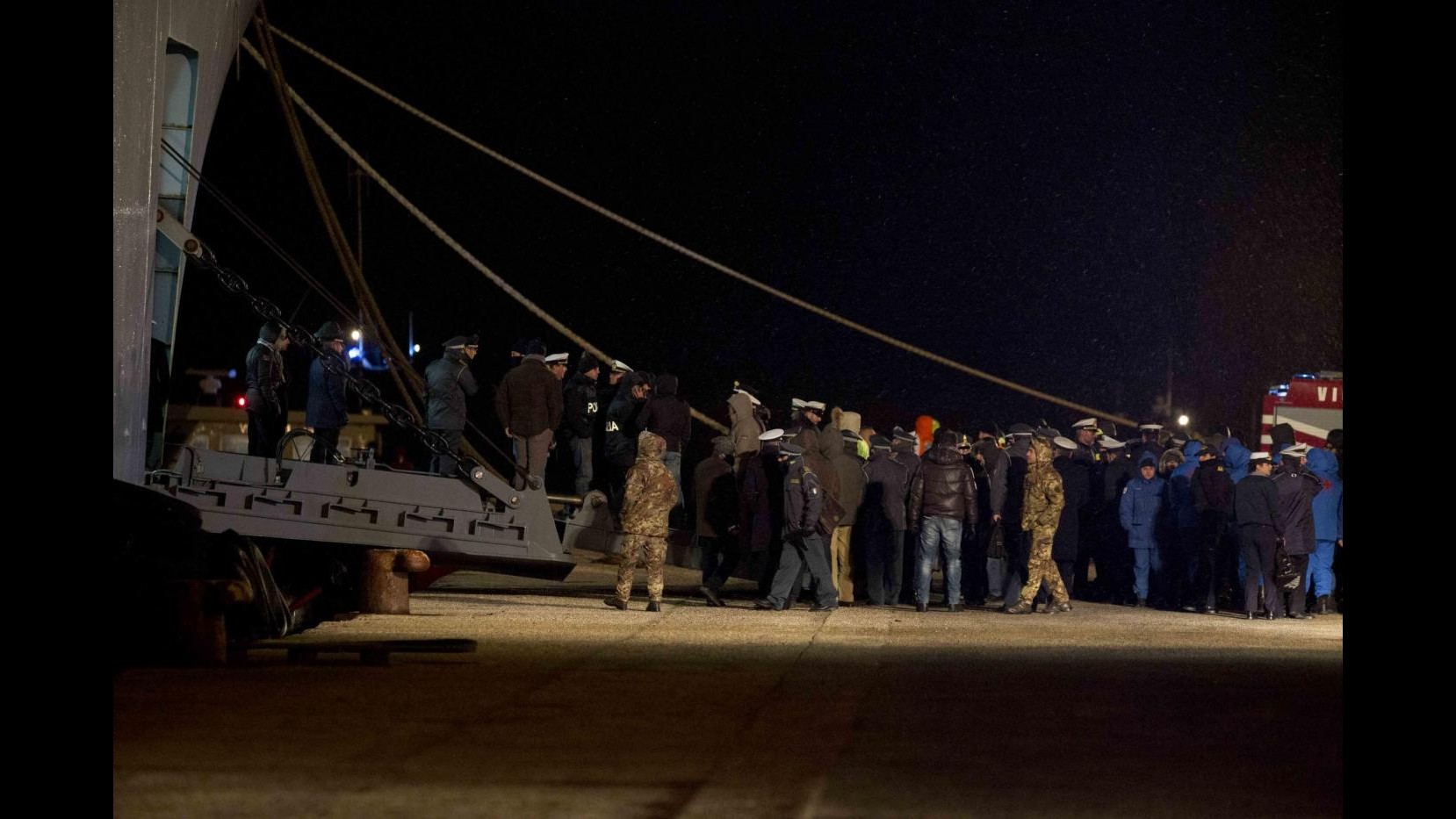 Rogo traghetto, 11 vittime, 3 italiane. Nave San Giorgio a Brindisi con i superstiti