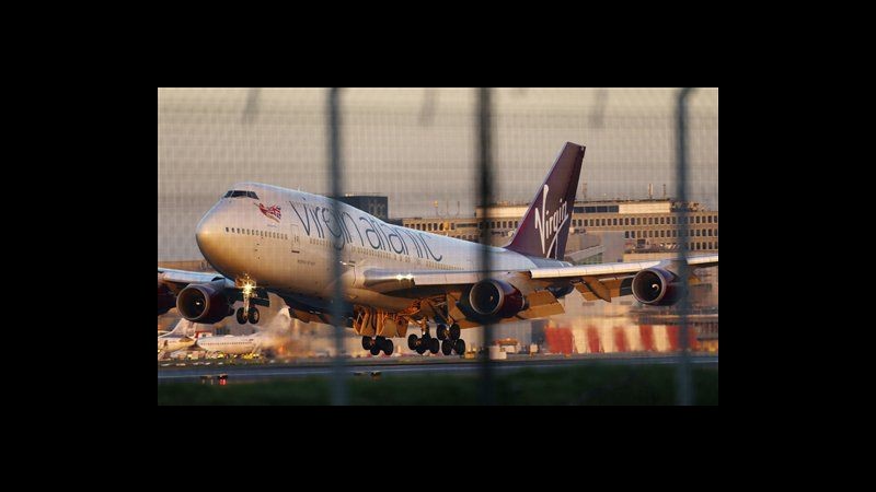Paura su volo Virgin: atterraggio emergenza a Gatwick, nessun ferito