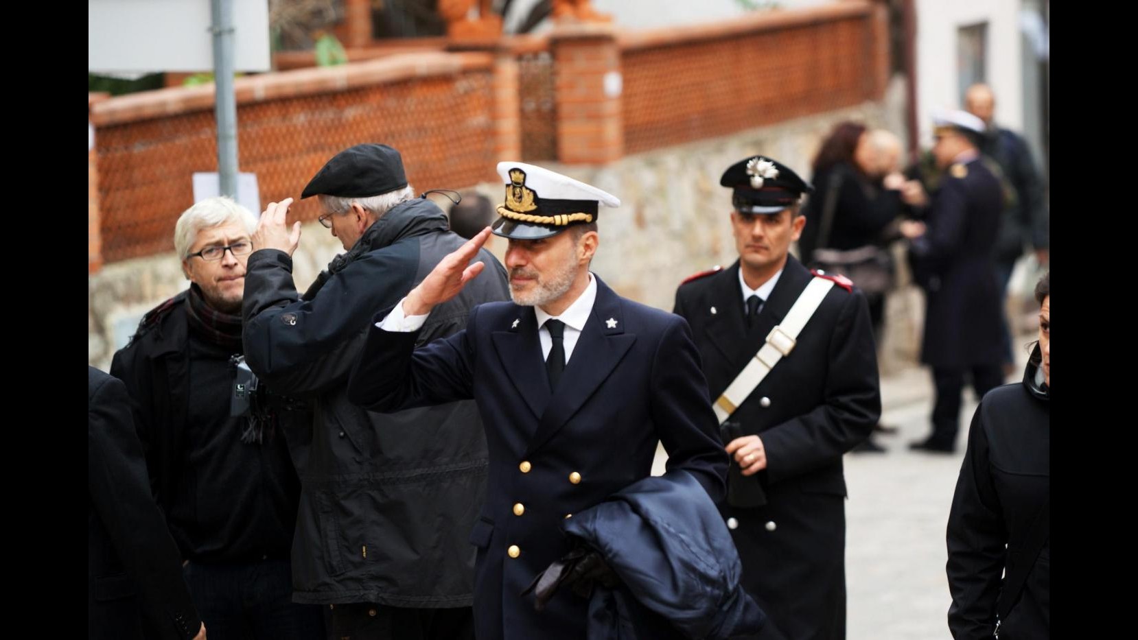 Incendio traghetto, comandante De Falco: Situazione grave, ma ce la faranno