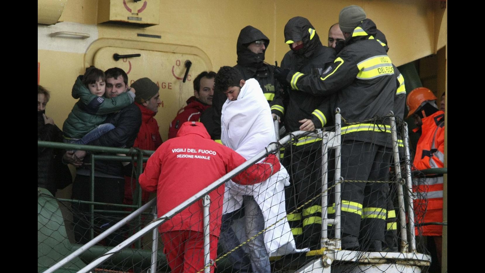 Incendio traghetto, naufrago turco: Ho visto 4 morti su una scialuppa