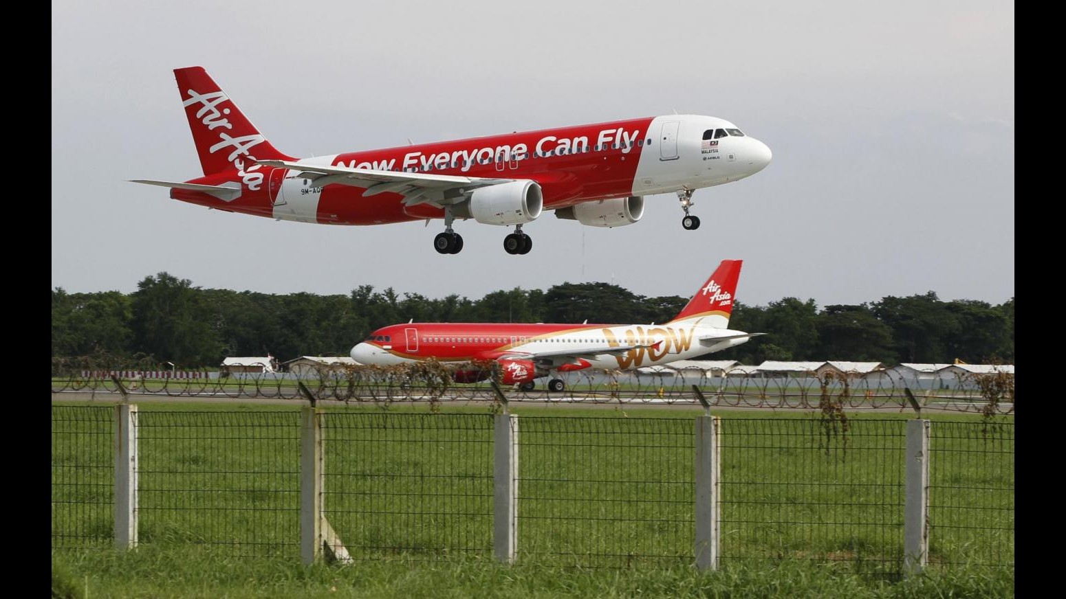 Volo AirAsia, le ricerche aeree riprenderanno con luce del giorno