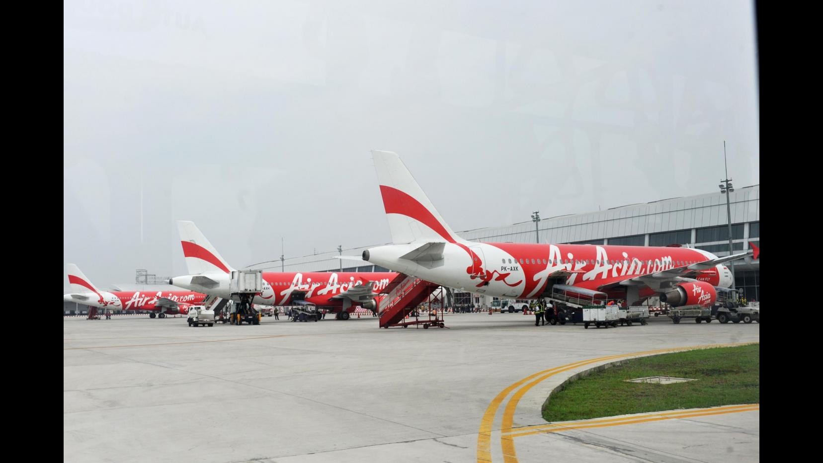 Volo AirAsia, è notte: sospese le operazioni di ricerca
