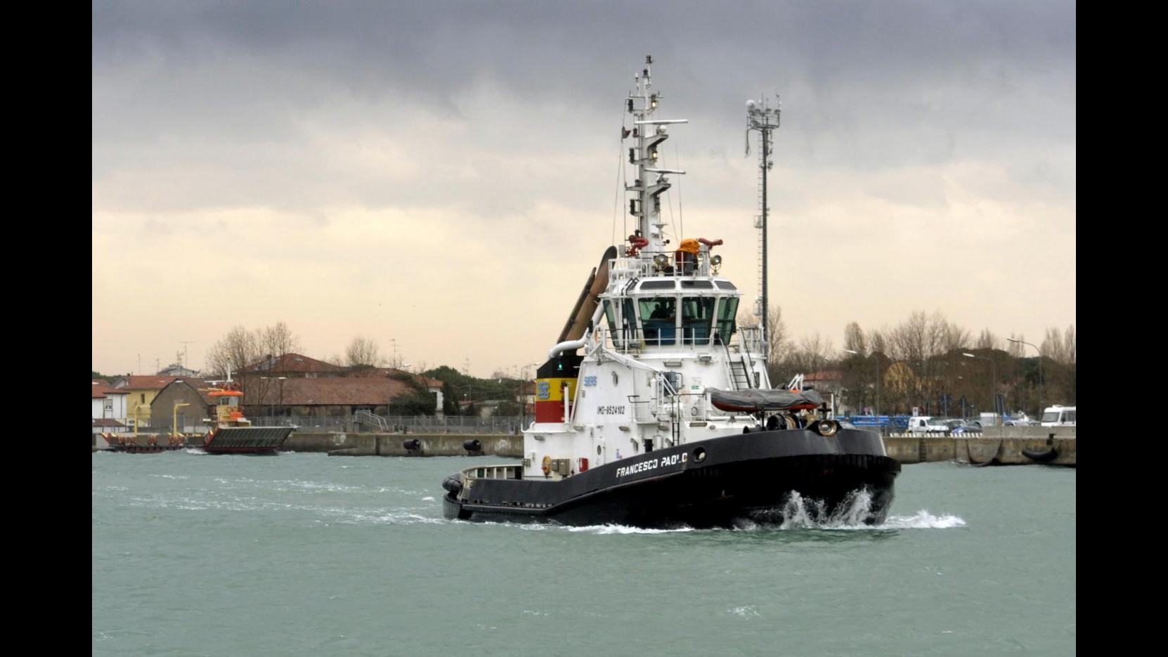 Scontro tra mercantili, nave affonda al largo di Ravenna: 2 morti e 4 dispersi