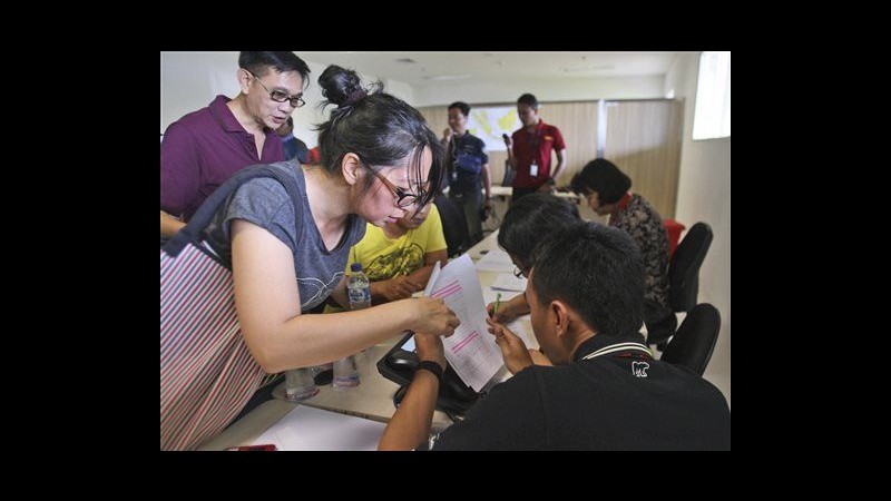 Volo AirAsia scomparso tra Indonesia e Singapore: 162 persone a bordo. Sospese ricerche