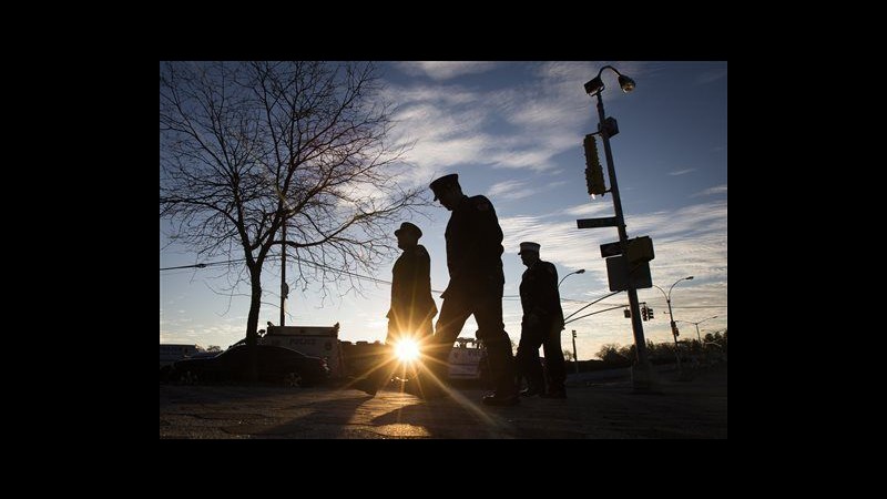 Usa, iniziati a NY i funerali del poliziotto Rafael Ramos