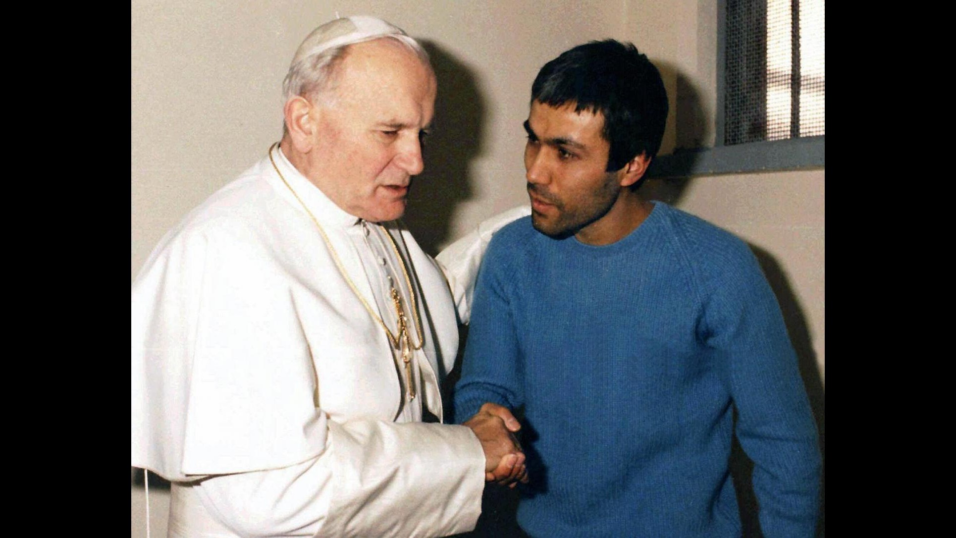 Vaticano, Alì Agca visita tomba Papa Wojtyla: portato in questura