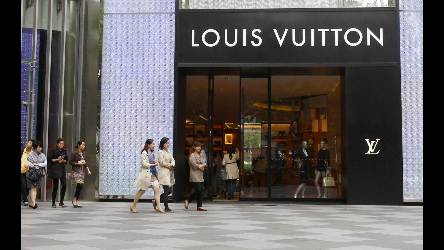 Cina, indossa cintura di Louis Vuitton: funzionario sotto inchiesta