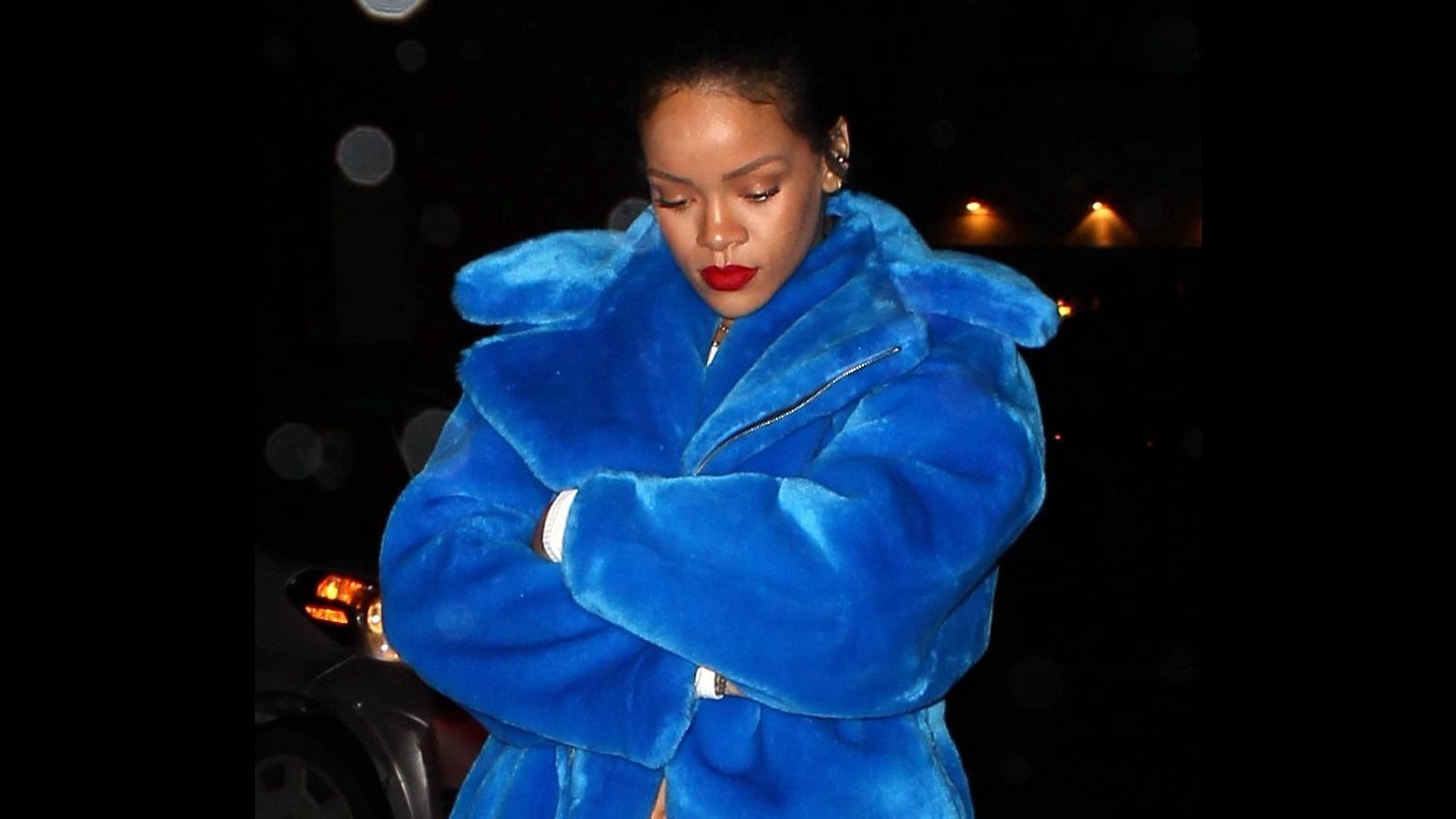 Rihanna cantante trasformista: capelli e abiti che stupiscono