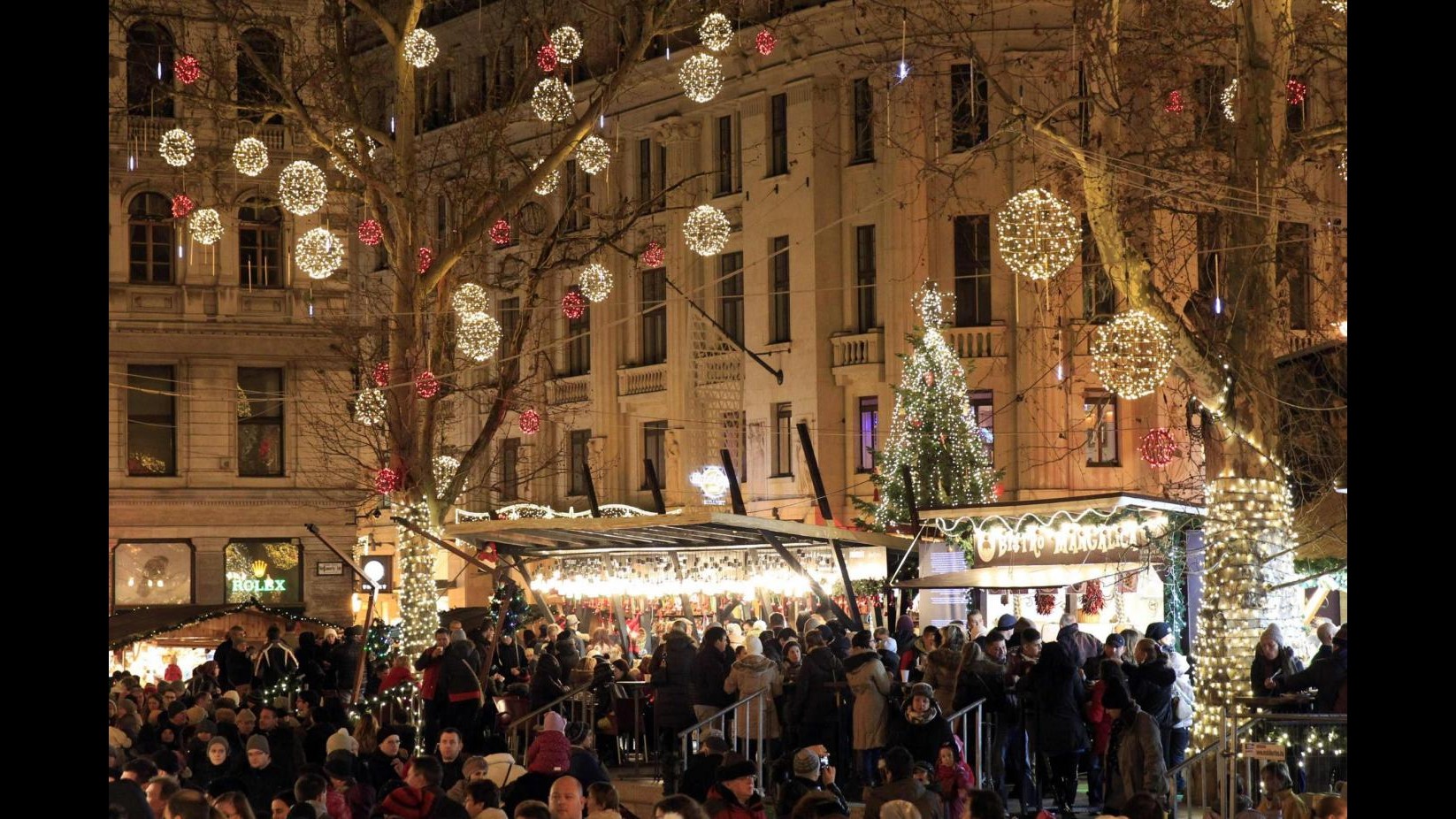 Natale, Codacons: Consumi -5%, spesa tagliata di 8,2 miliardi