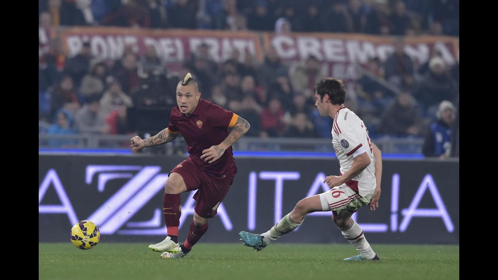 Calcio, disavventura per Nainggolan: furto in auto a Fiumicino, rubate maglie per bambini malati