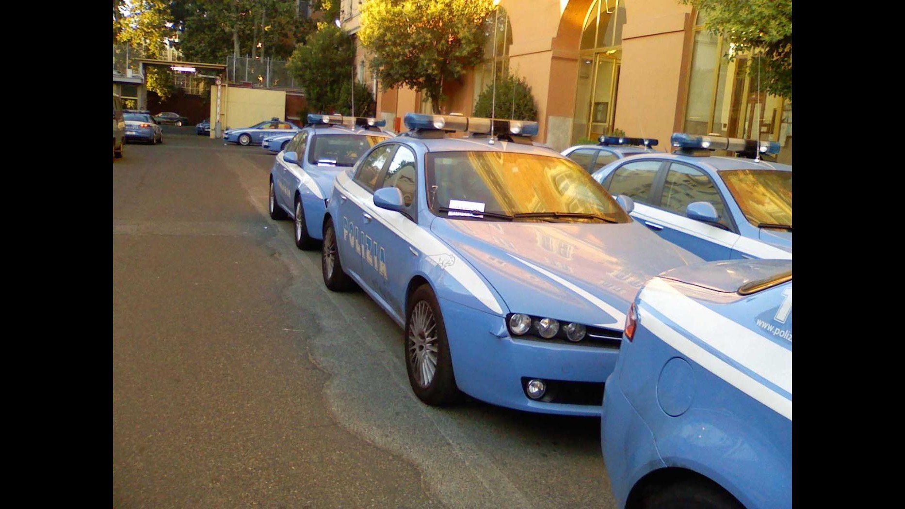 Aosta, intercettato mentre fa espatriare 6 migranti: arrestato