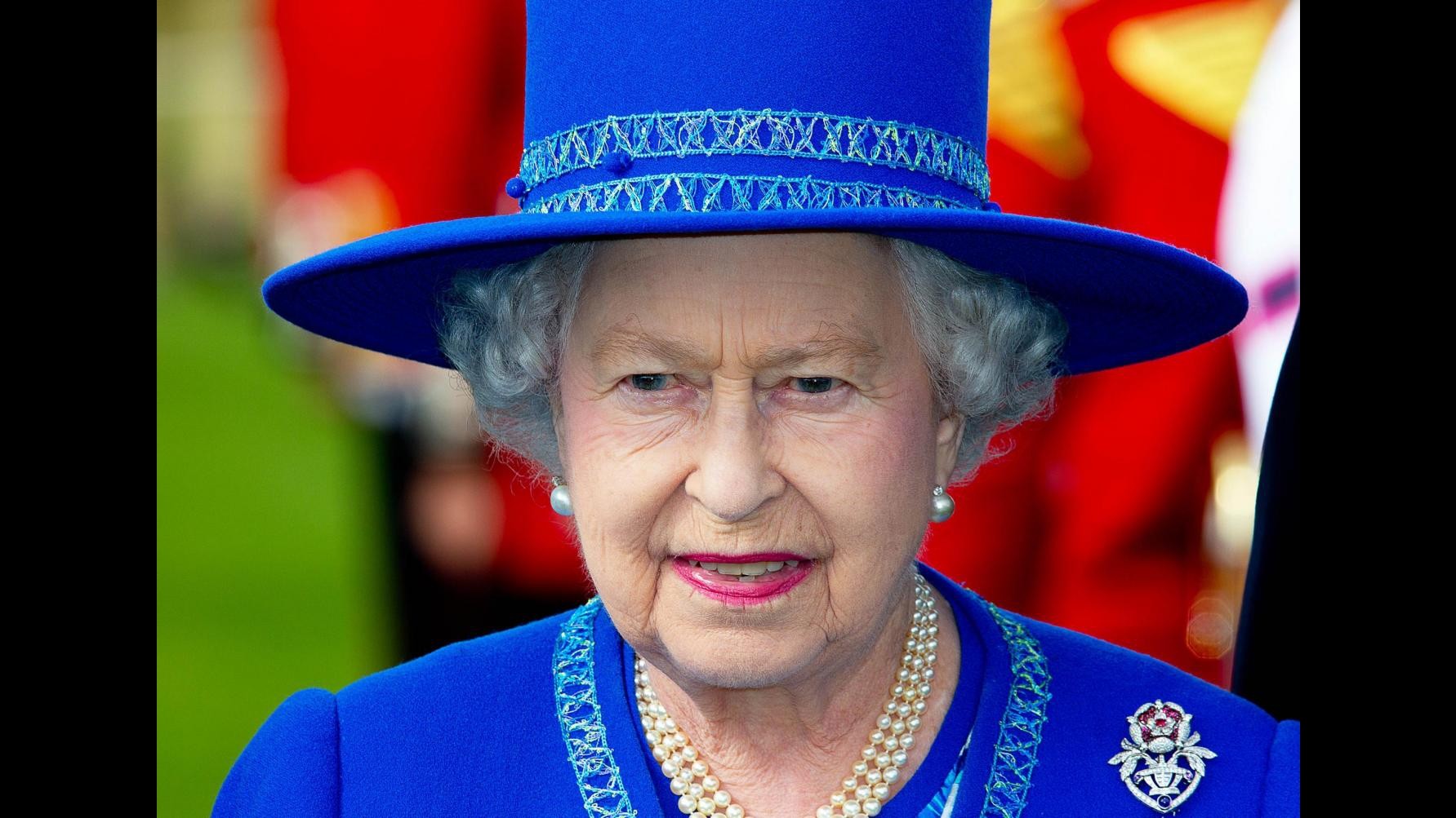 Regno Unito, regina Elisabetta a messa di Natale con famiglia
