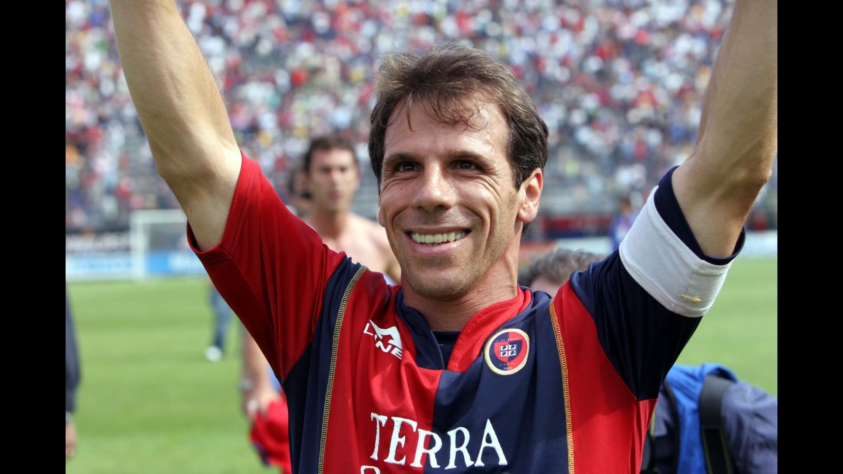 Calcio, il Cagliari si affida a Zola dopo l’esonero di Zeman e il ‘no’ di Zenga