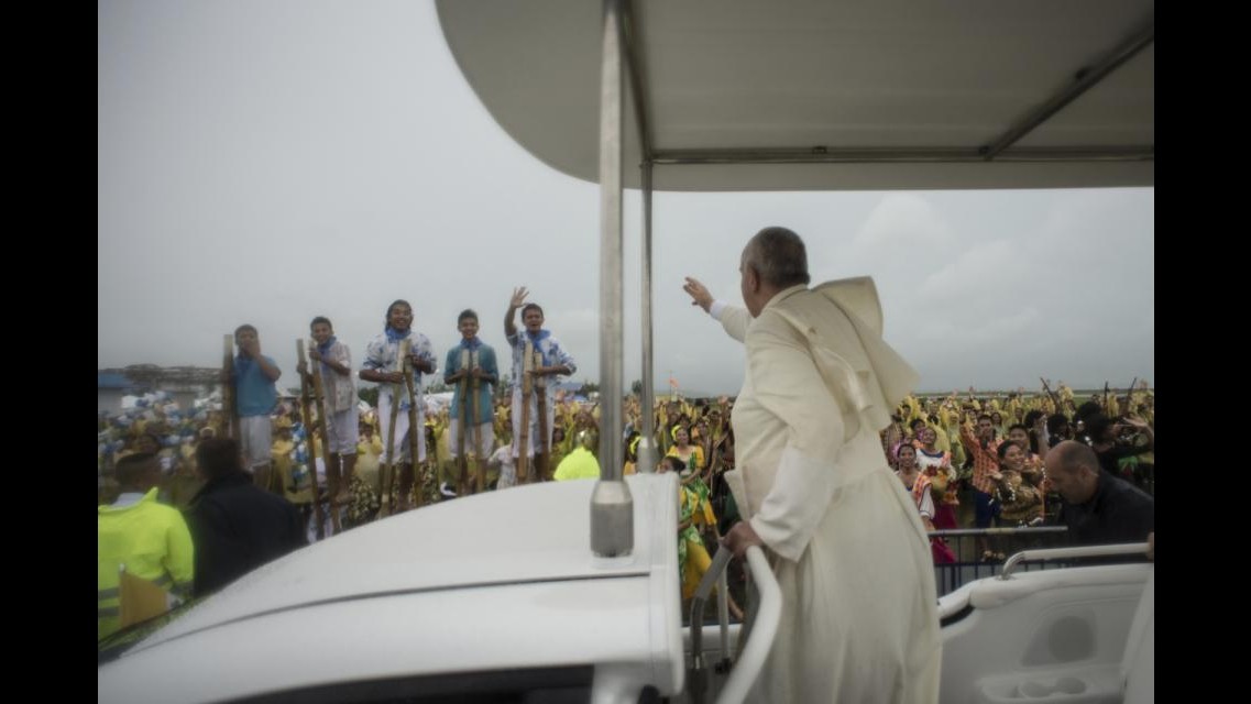 Filippine, Papa Francesco lascia isola Leyte in anticipo per maltempo