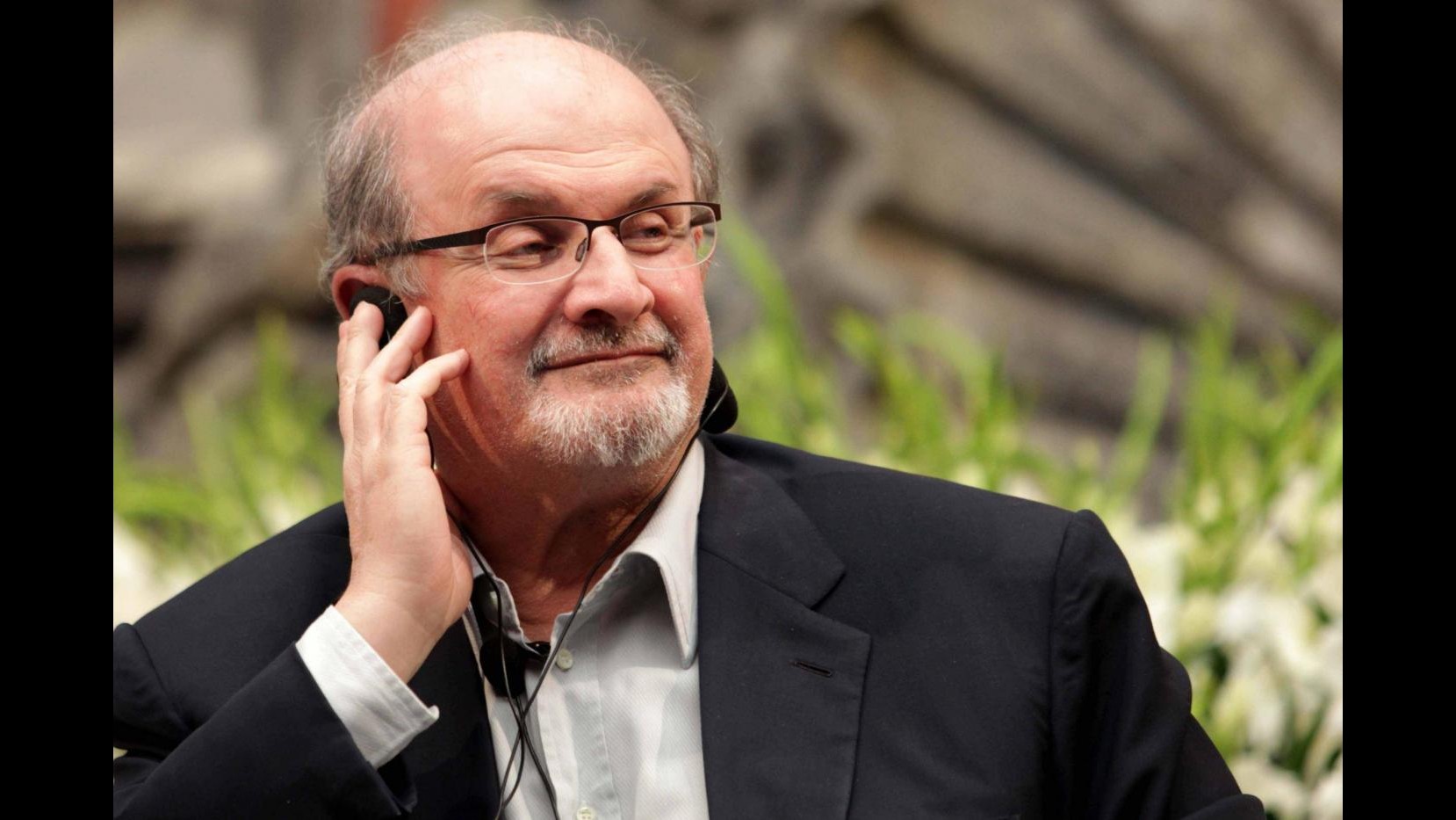 Charlie Hebdo, Salman Rushdie critica le reazioni: Vittime denigrate