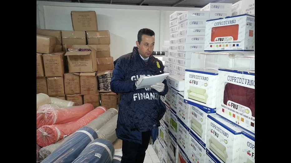 Napoli, sequestrati 250mila articoli contraffatti
