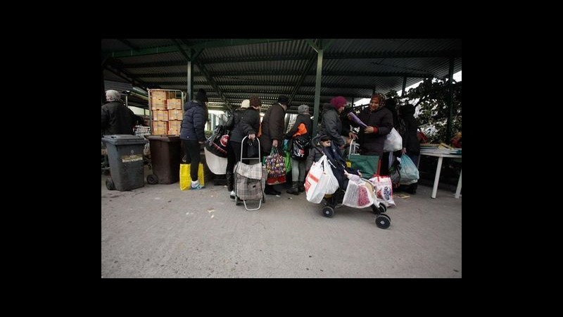 In fila davanti a Pane Quotidiano: ecco la Milano della crisi