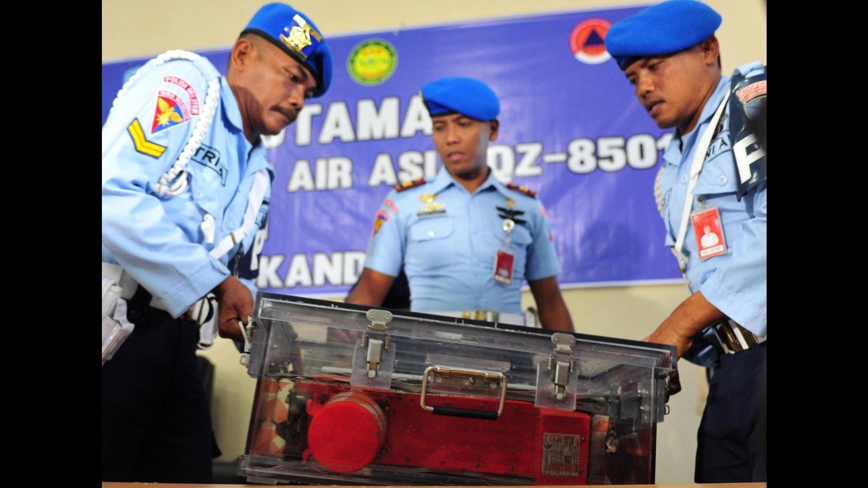 Volo AirAsia, recuperata la seconda scatola nera