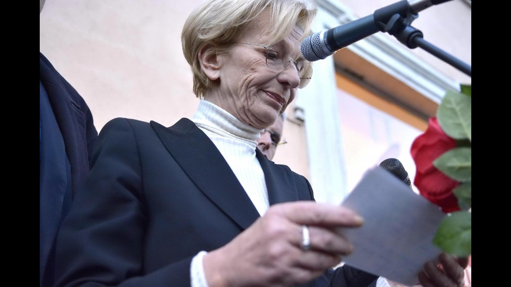 Renzi: Forte abbraccio a Bonino, hashtag è #forzaEmma