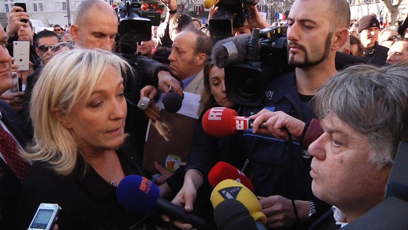 Charlie Hebdo, Le Pen: Stop Schengen, Francia riprenda controllo confini