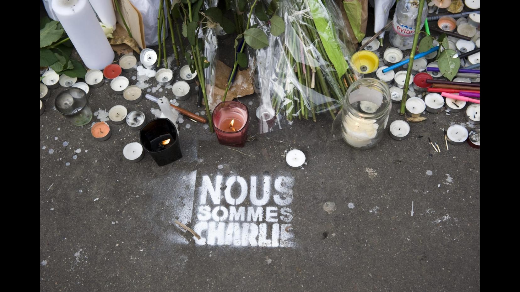 Charlie Hebdo, vignettisti contro Pegida: Infanga memoria nostri amici