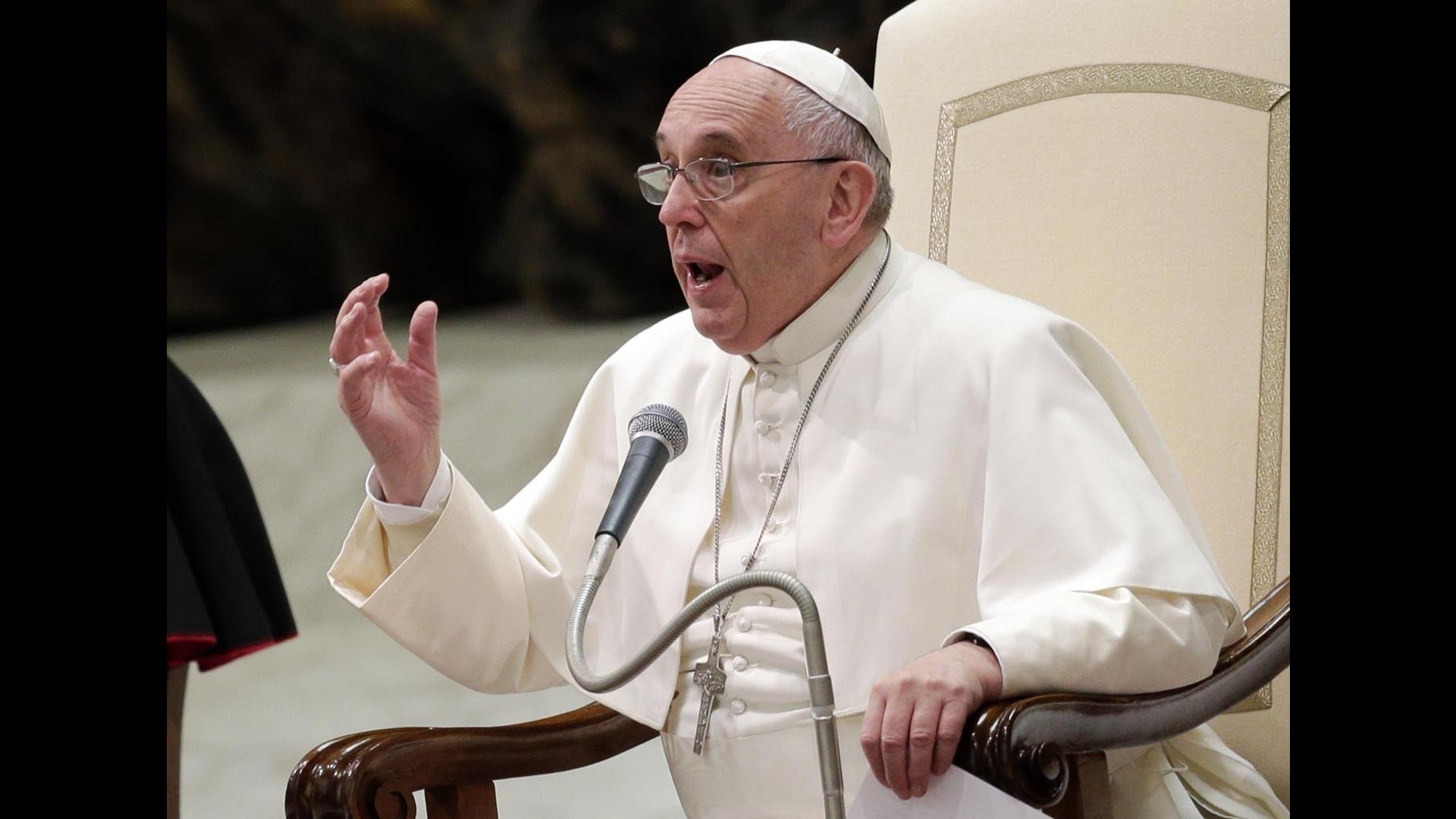Papa: Anziani, disabili e i giovani sono esiliati nascosti