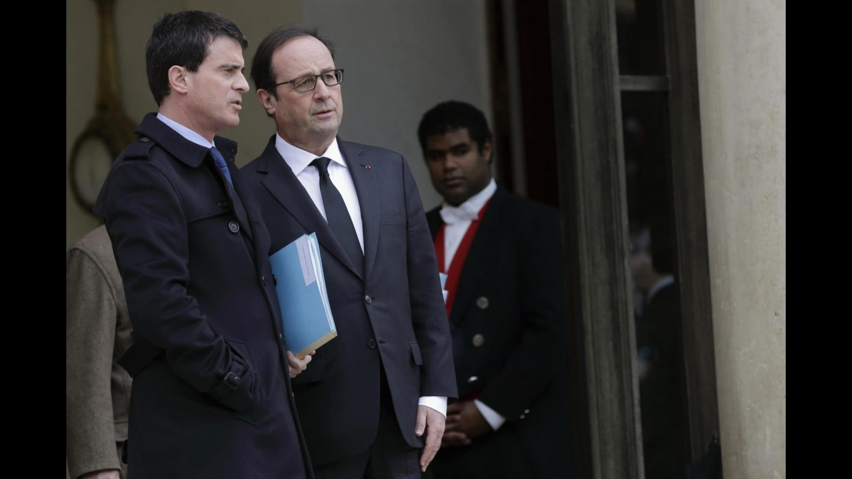 Charlie Hebdo, Valls: Si cercano possibili complici