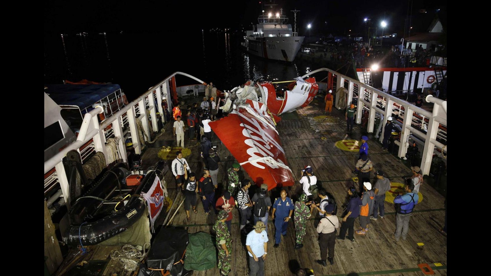 Volo AirAsia, recuperata la prima scatola nera