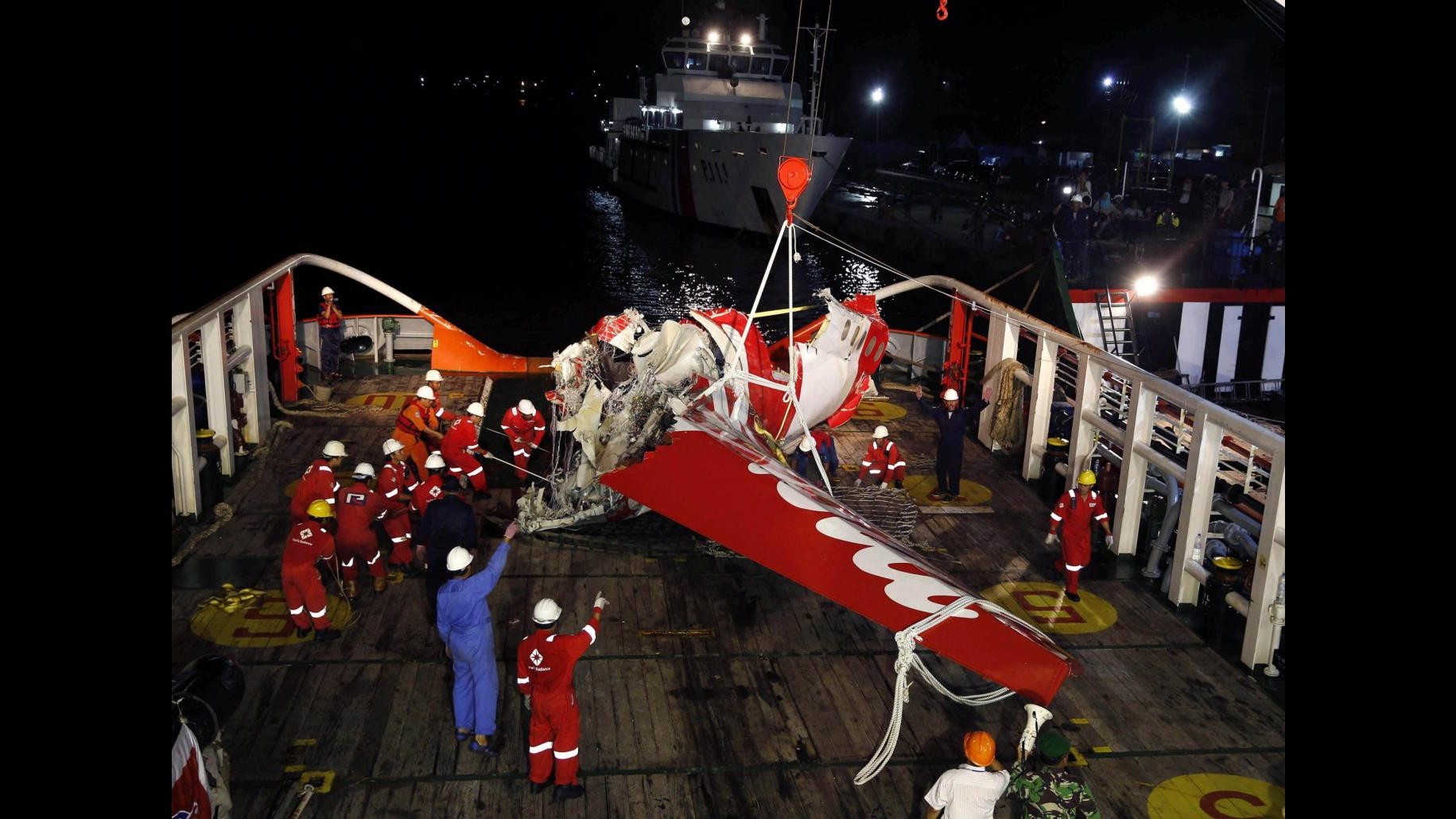 Volo AirAsia, governo Indonesia: Localizzate scatole nere