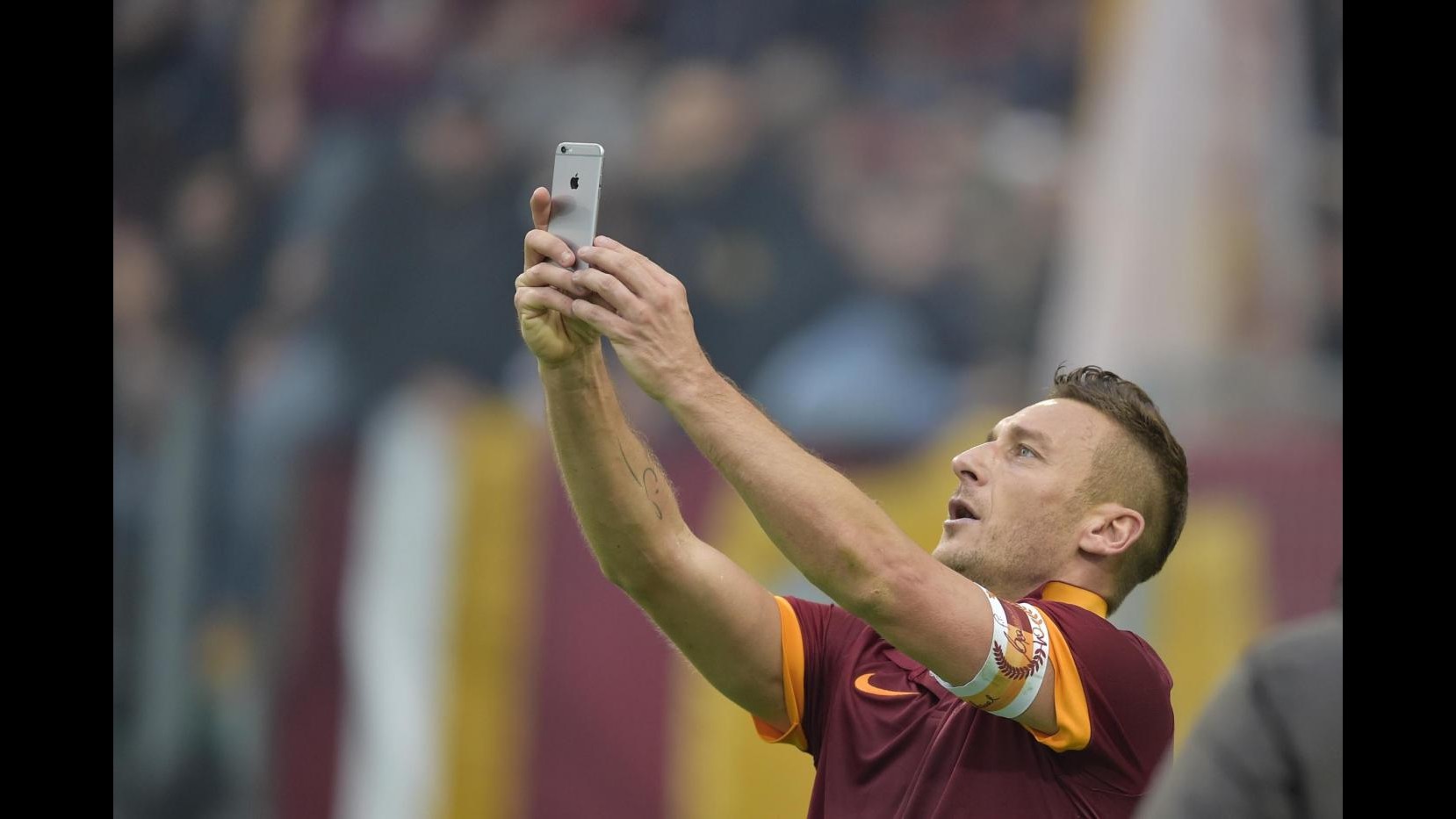 Serie A, derby Capitale show: Lazio scappa ma Totti la riprende, è 2-2