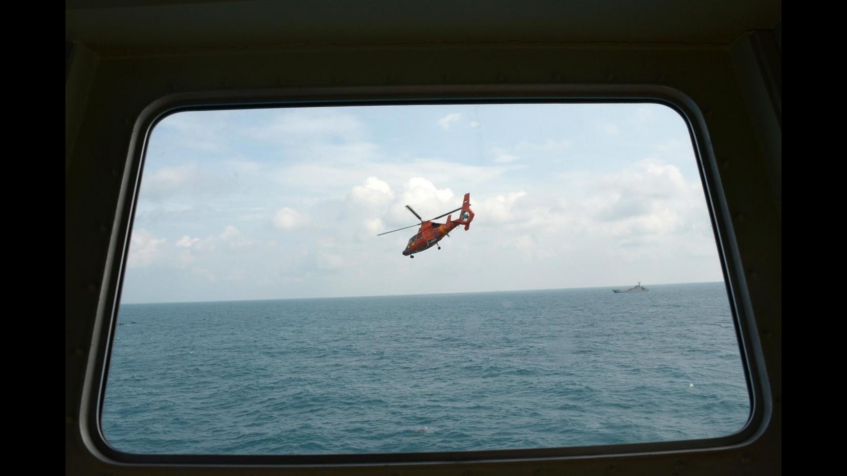 Volo AirAsia, governo Indonesia: Localizzate scatole nere