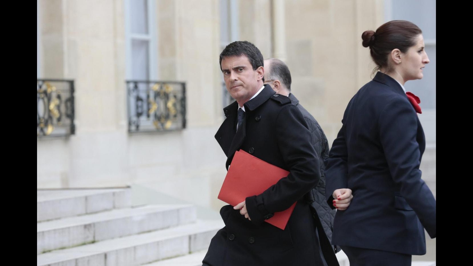 Charlie Hebdo, Valls: Francesi rispondano a terrorismo, domani grande marcia