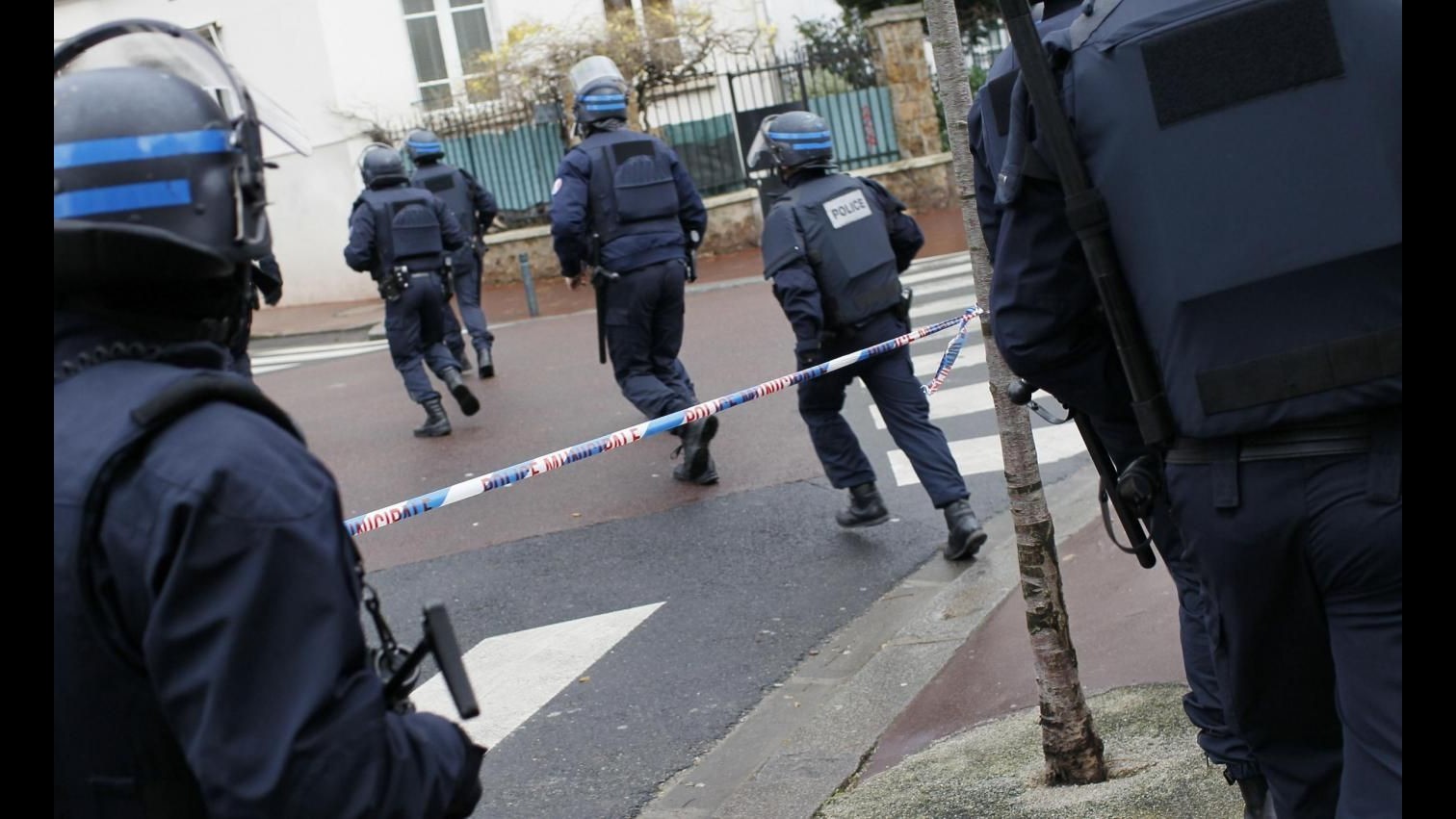 Media francesi: Uomo armato in negozio Montpellier, forse ostaggi
