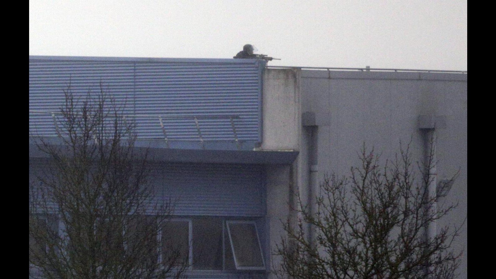 Charlie Hebdo, Itele: Uccisi i 2 sospetti in assalto a Dammartin
