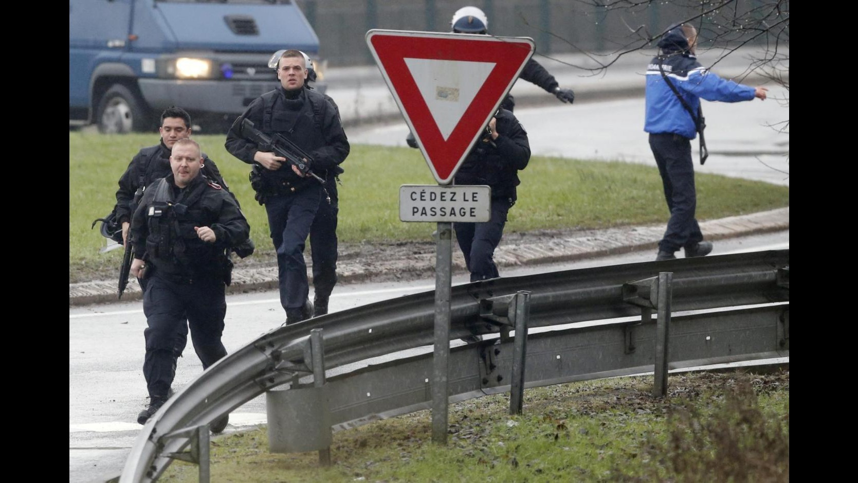 Charlie Hebdo, donne e bambini fra 5 ostaggi a Porte de Vincennes