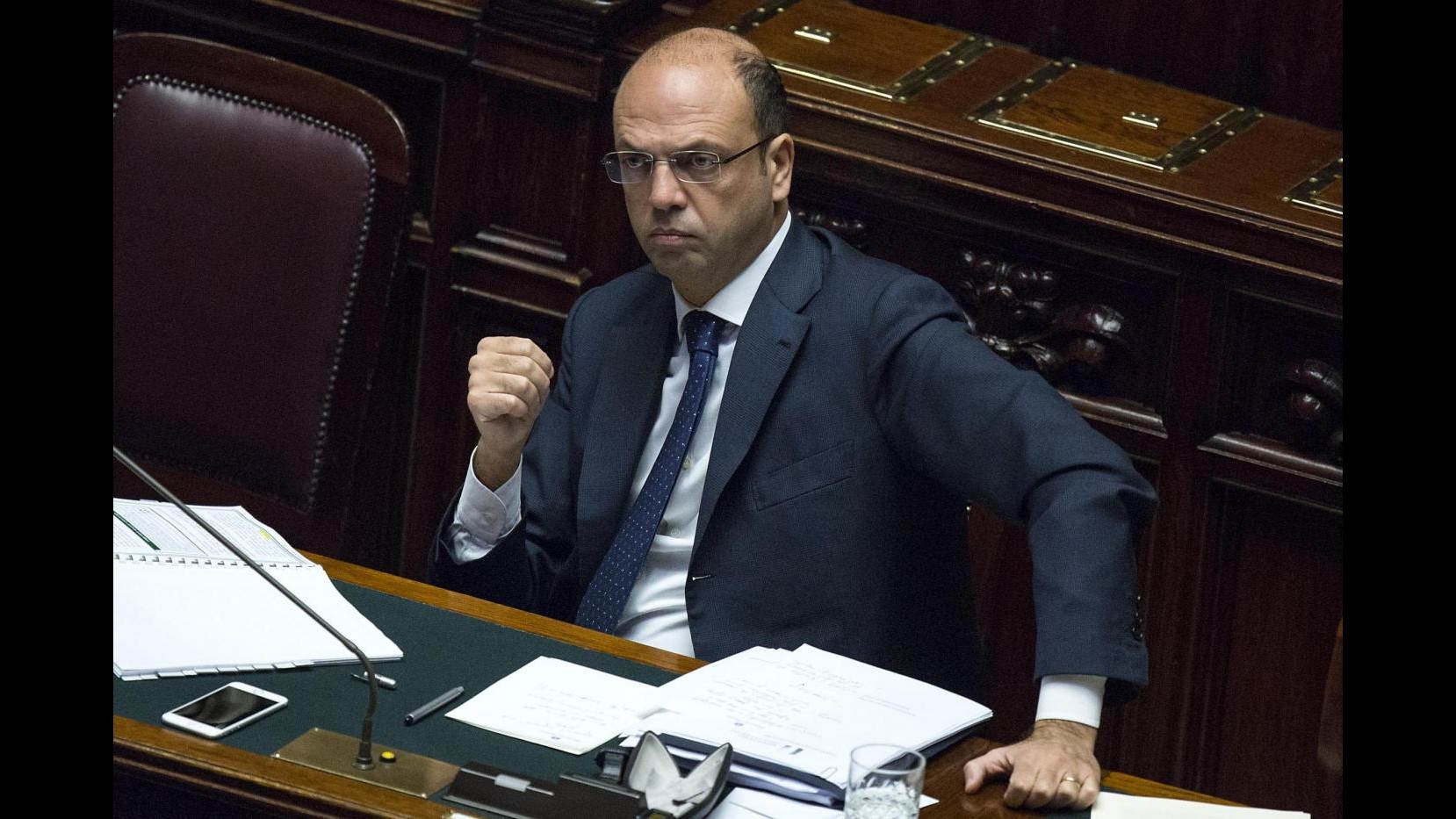 Charlie Hebdo, Alfano: Uno dei sospetti noto in Italia. 4 italiani tra i combattenti stranieri