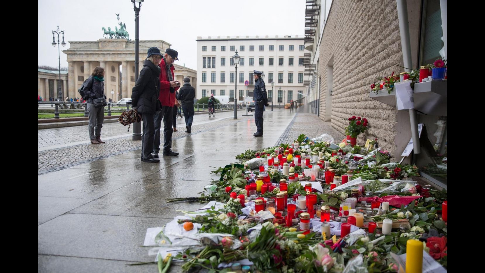 Charlie Hebdo, in Germania bandiere a mezz’asta fino a sabato