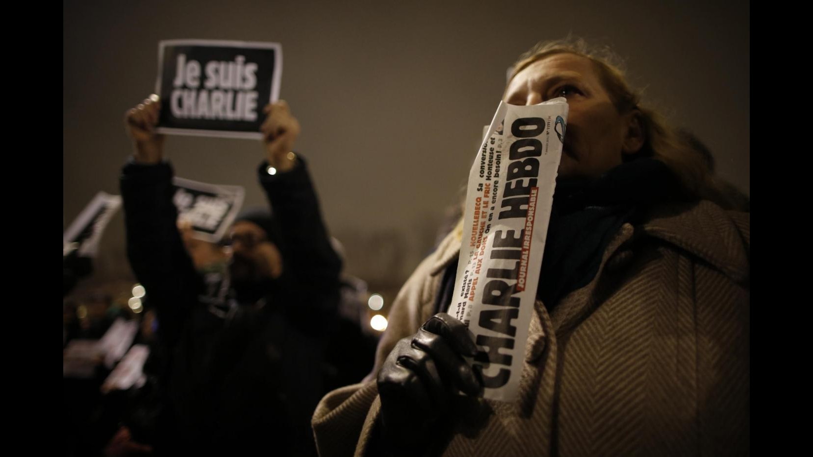 Torre Eiffel si illuminerà alle 20 in omaggio a vittime Charlie Hebdo