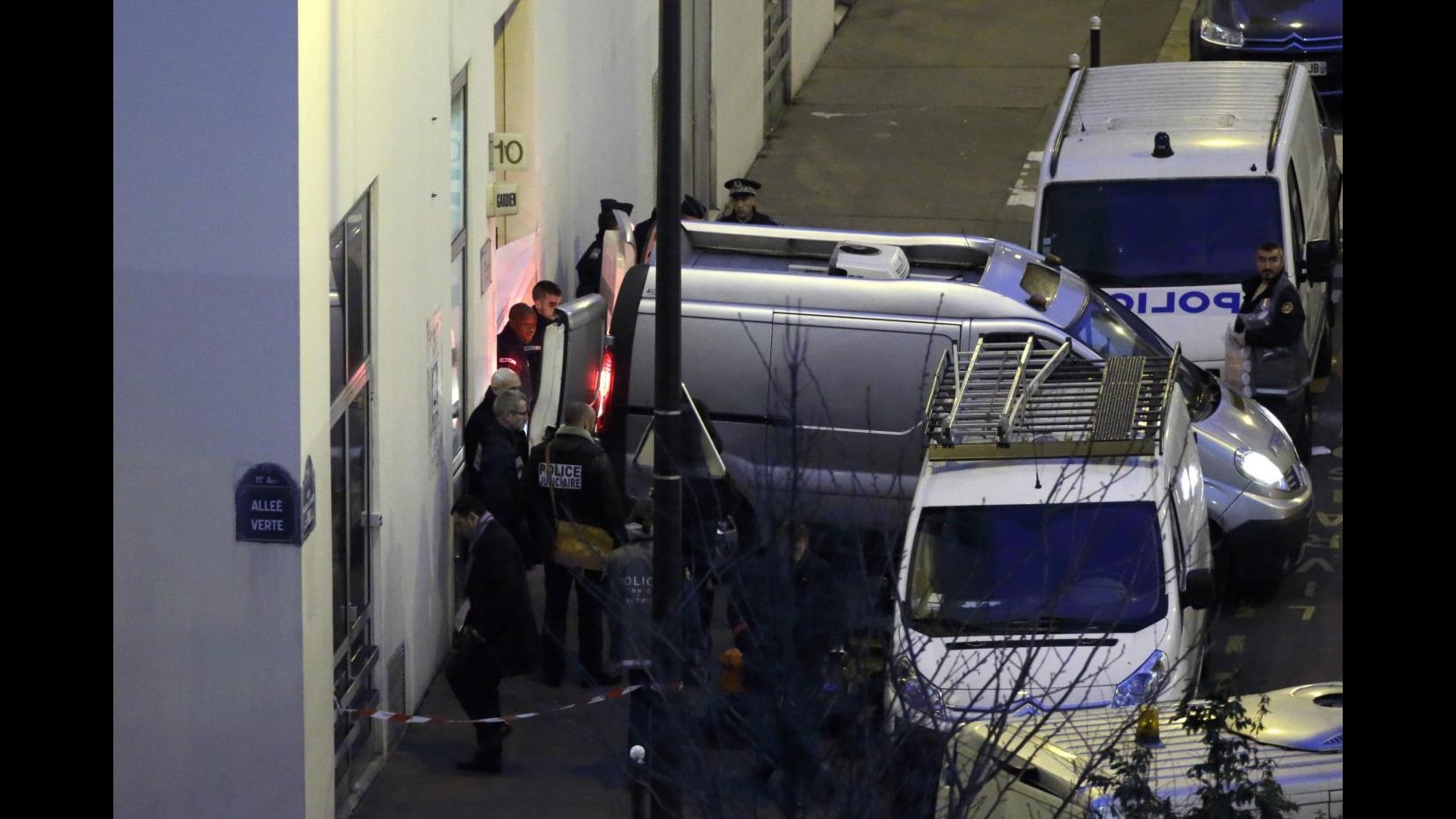 Domani Parigi assegnerà cittadinanza onoraria a settimanale Charlie Hebdo