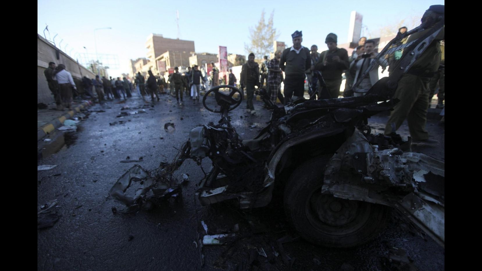 Yemen, bomba davanti a scuola polizia a Sanaa: 30 morti, 50 feriti