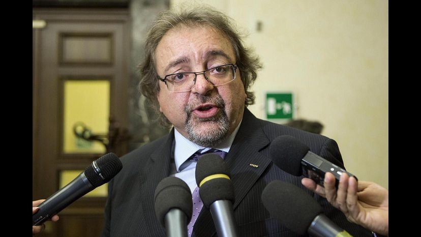 Giarrusso (M5S) a ‘La Zanzara’: Renzi? Andrebbe impiccato ad un albero