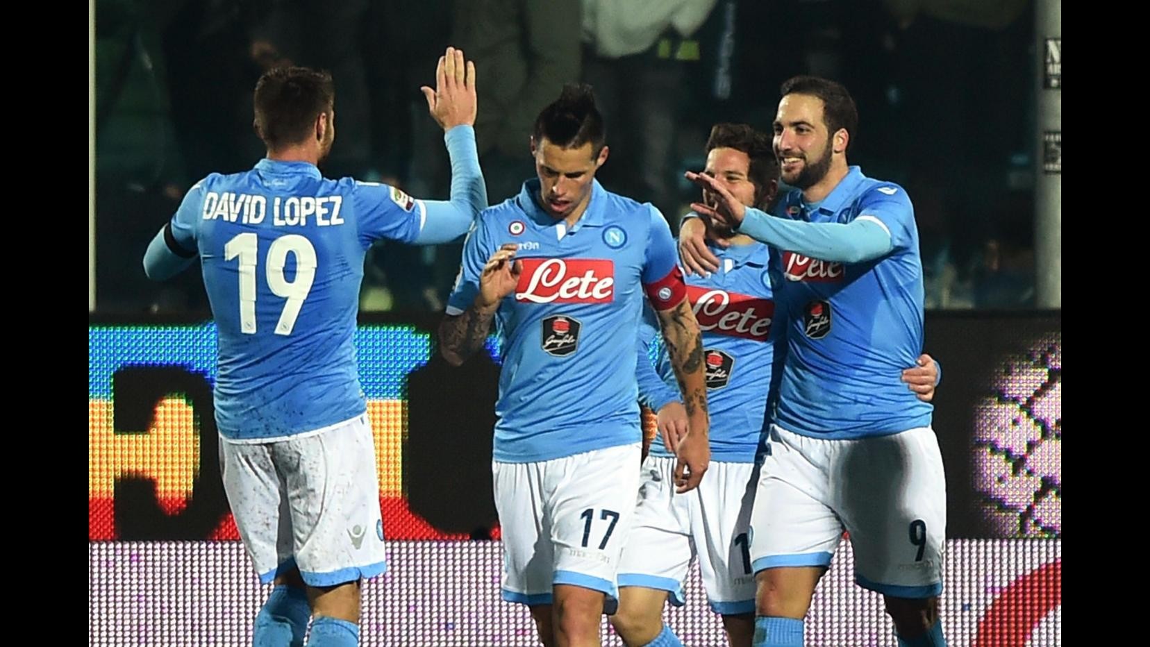 Serie A, super Higuain, Napoli cala poker a Cesena ed aggancia Lazio al terzo posto