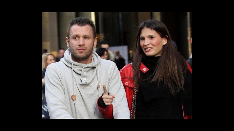 Calcio, moglie Cassano su Twitter: Parlare di dignità è il colmo