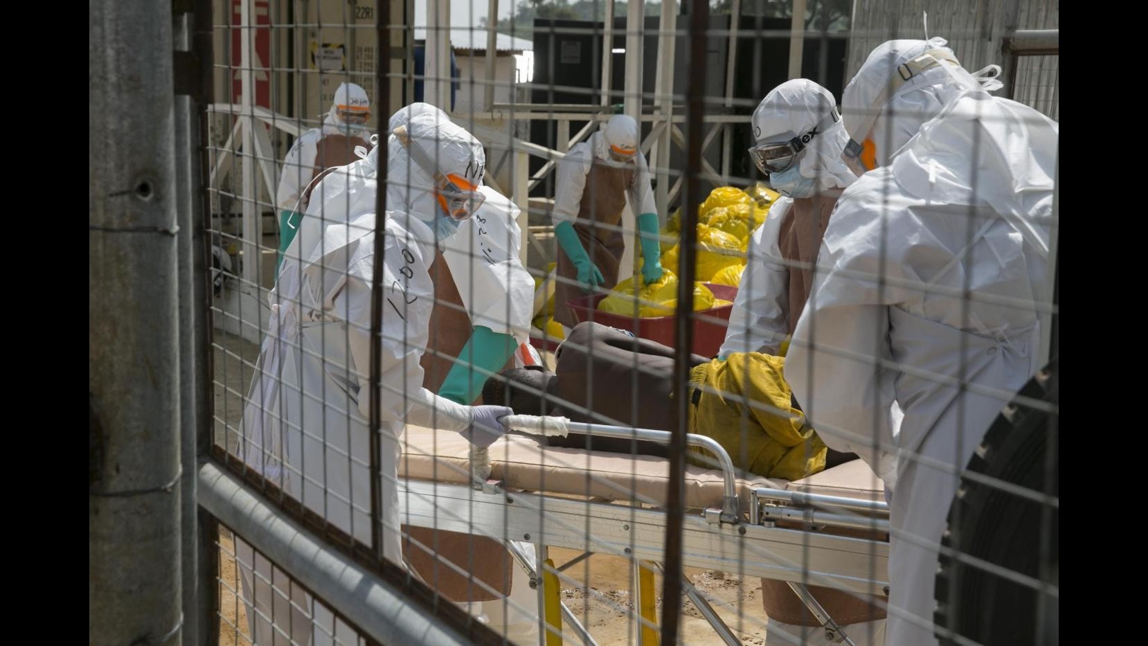 Ebola, Oxfam: Serve Piano Marshall per Paesi africani colpiti