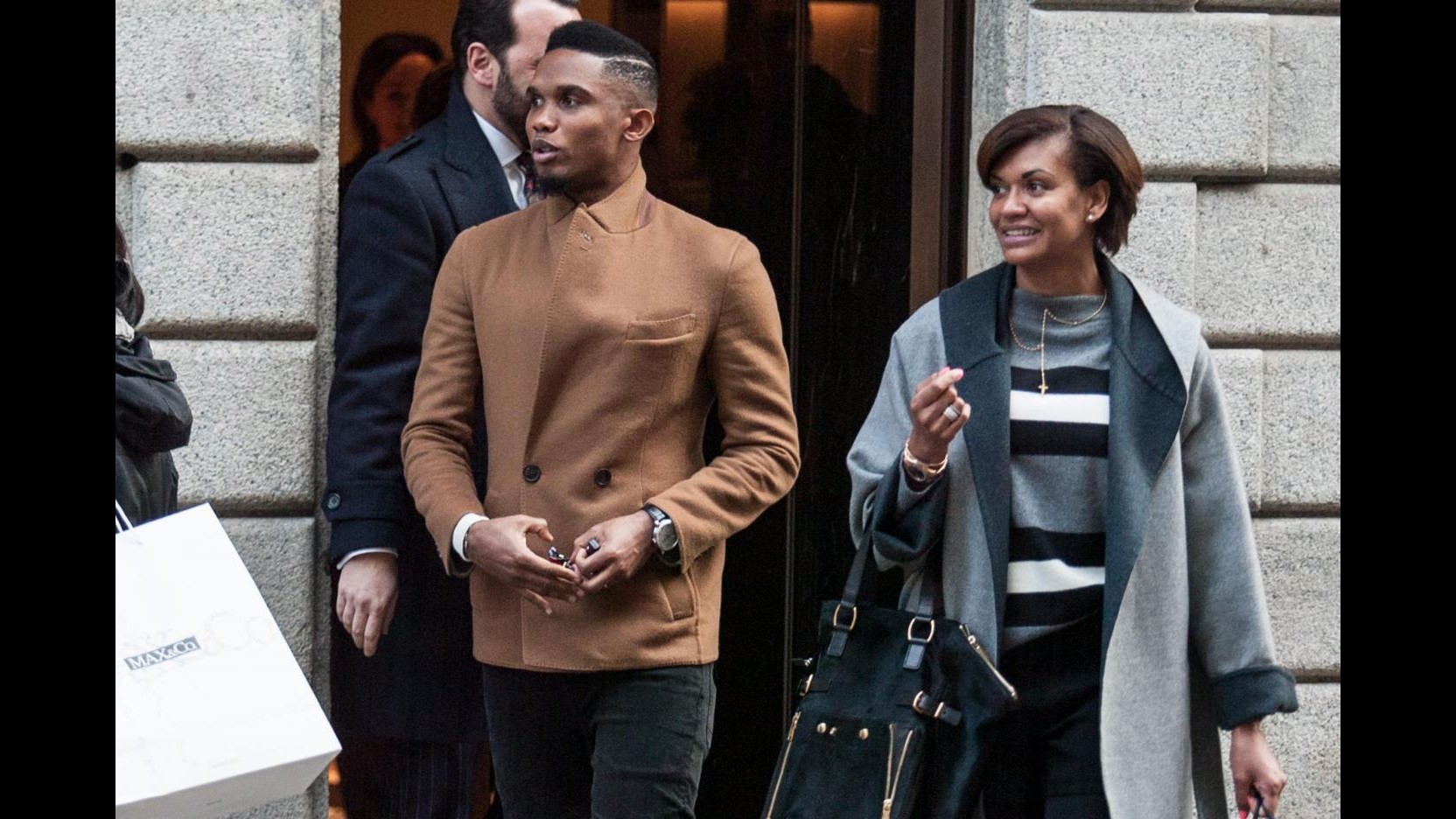 Eto’o fa shopping con la moglie in via Montenapoleone