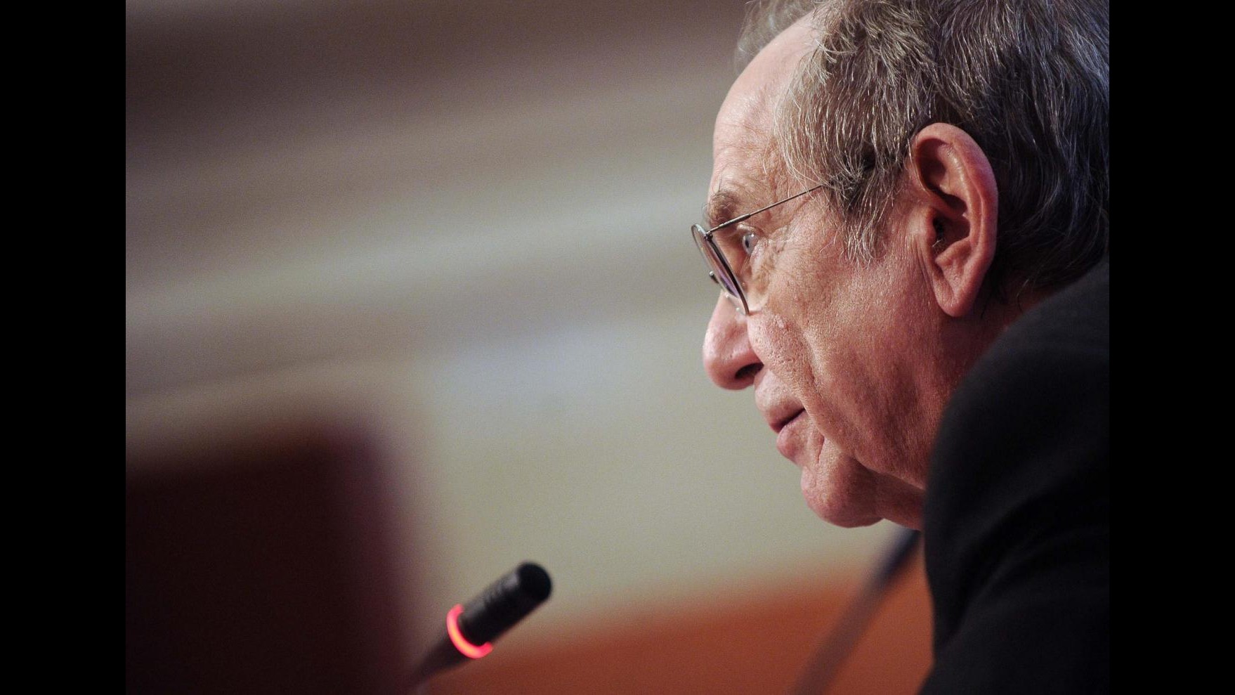 Padoan: Politica rafforzi fiducia con riforme istituzionali